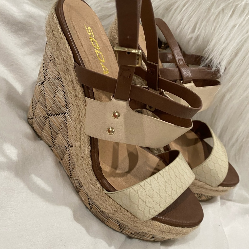 Soda women’s wedges